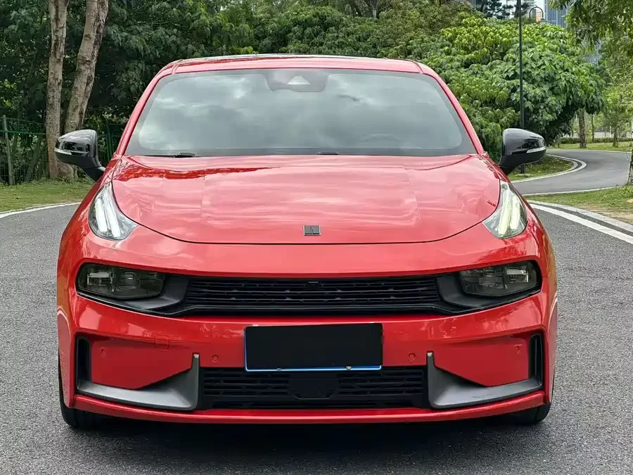 Lynk & Co 03