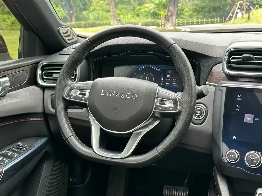 Lynk & Co 03