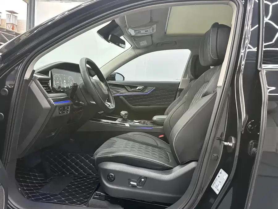 Hongqi HS5