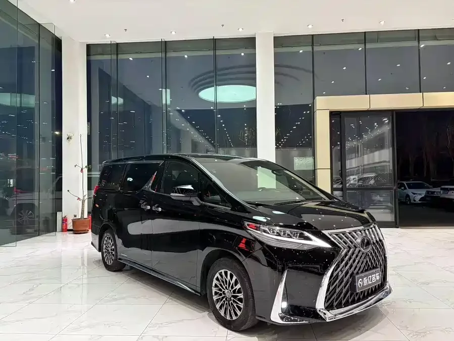 Lexus LM