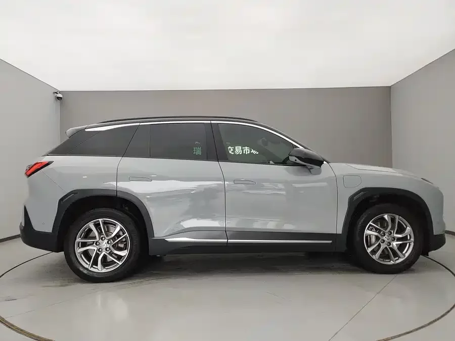 NIO ES6