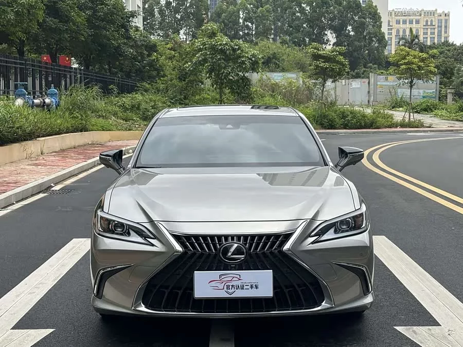 Lexus ES