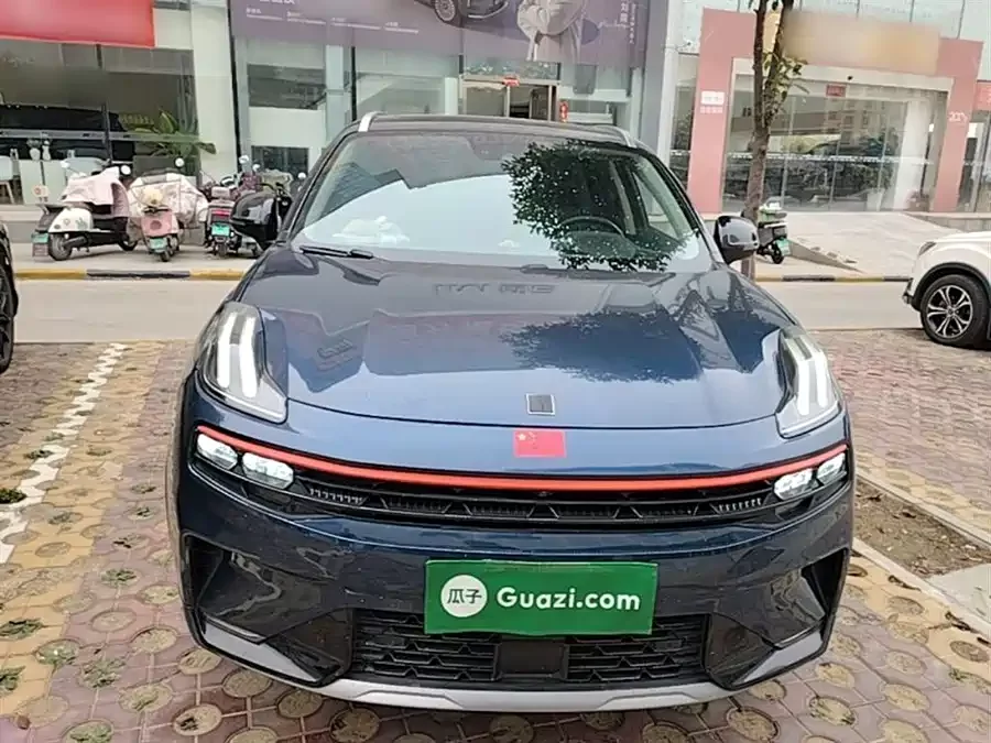 Lynk & Co 06