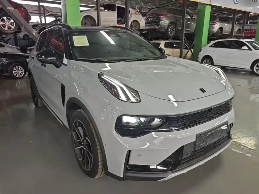 Lynk & Co 01 EM-P