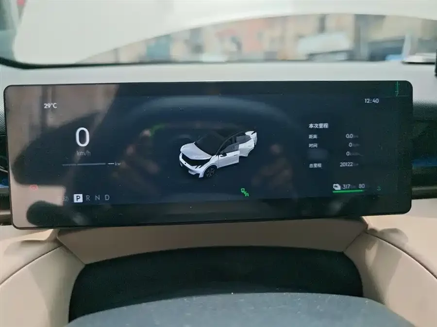 Lynk & Co Z20