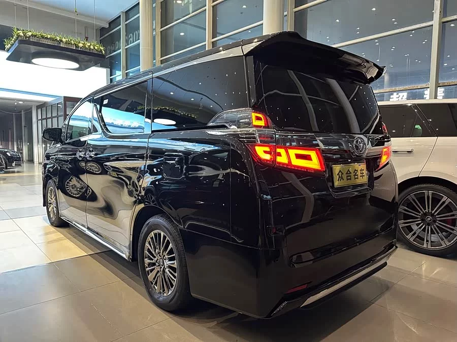 Toyota Crown Vellfire
