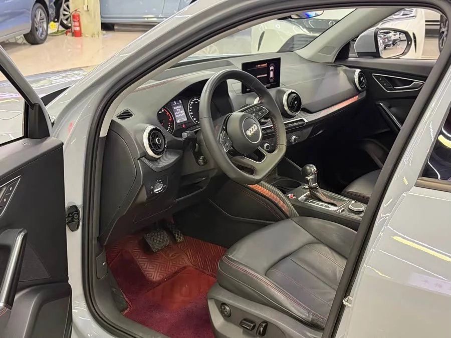 Audi Q2L