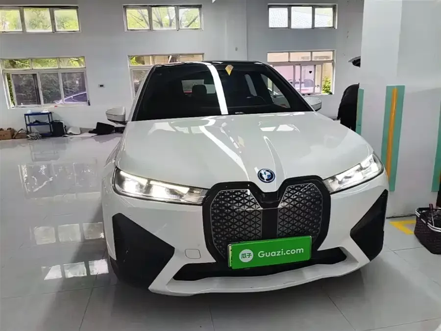 BMW iX