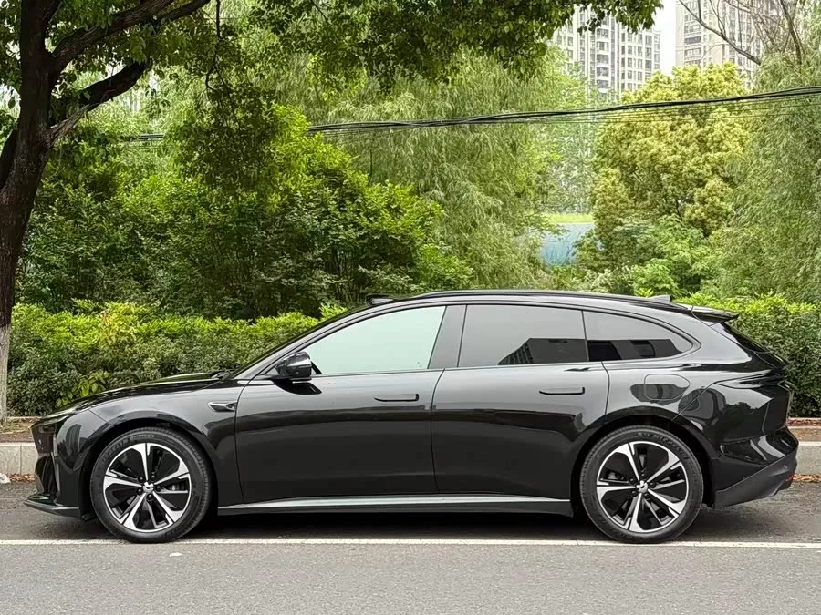 NIO ET5T