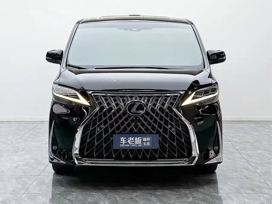 Lexus LM