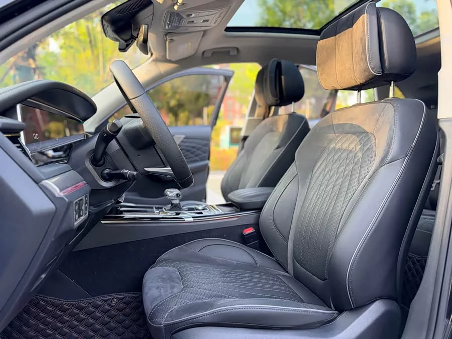 Hongqi HS5