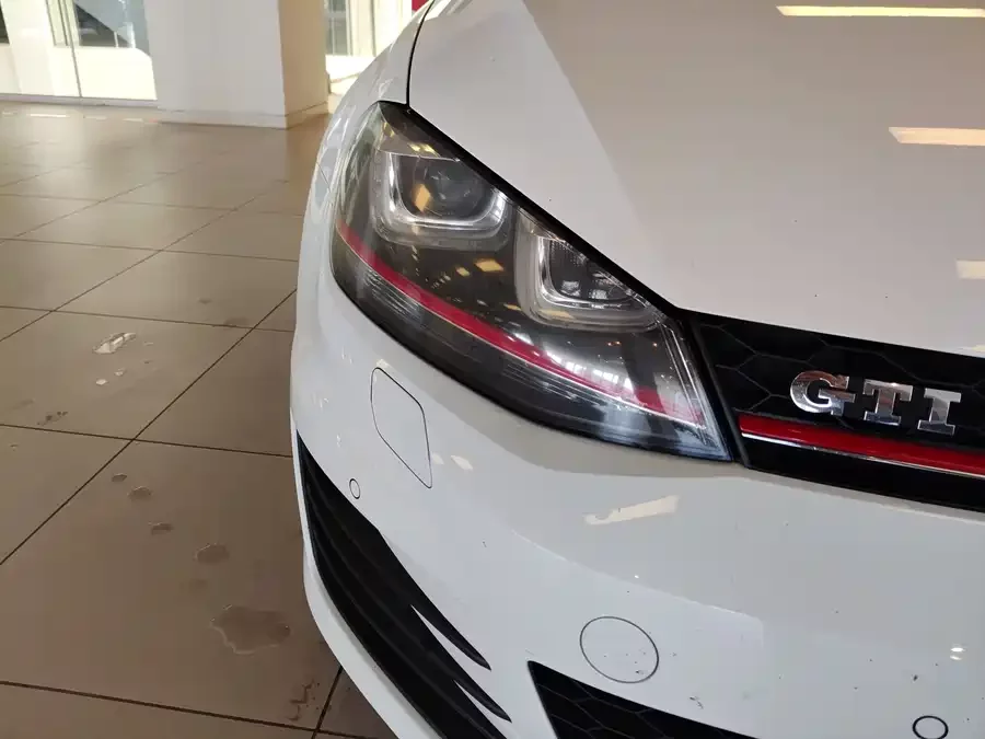 Volkswagen Golf GTI