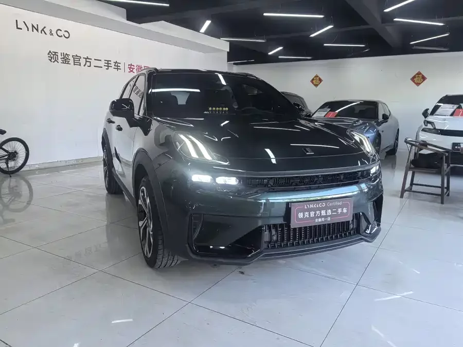 Lynk & Co 06