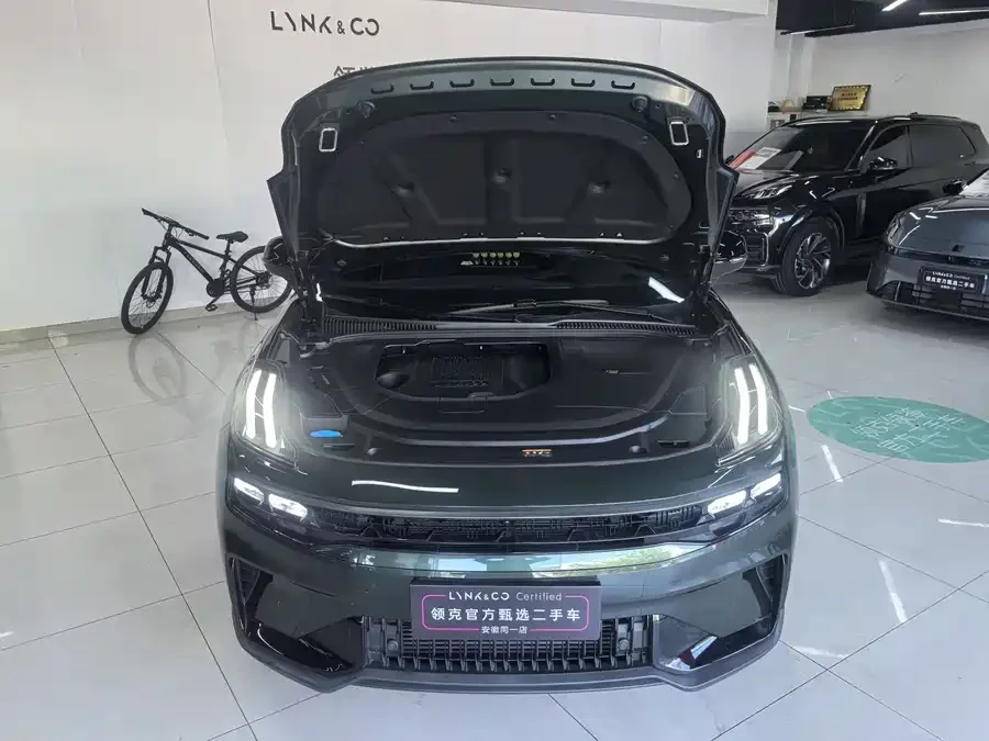 Lynk & Co 06