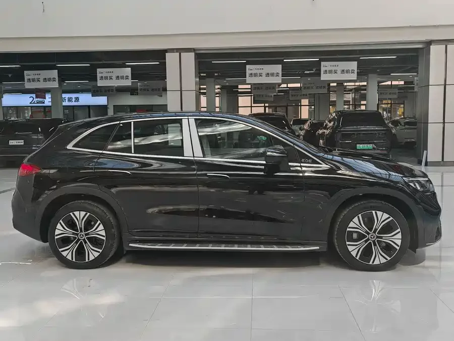 Mercedes Benz EQE SUV