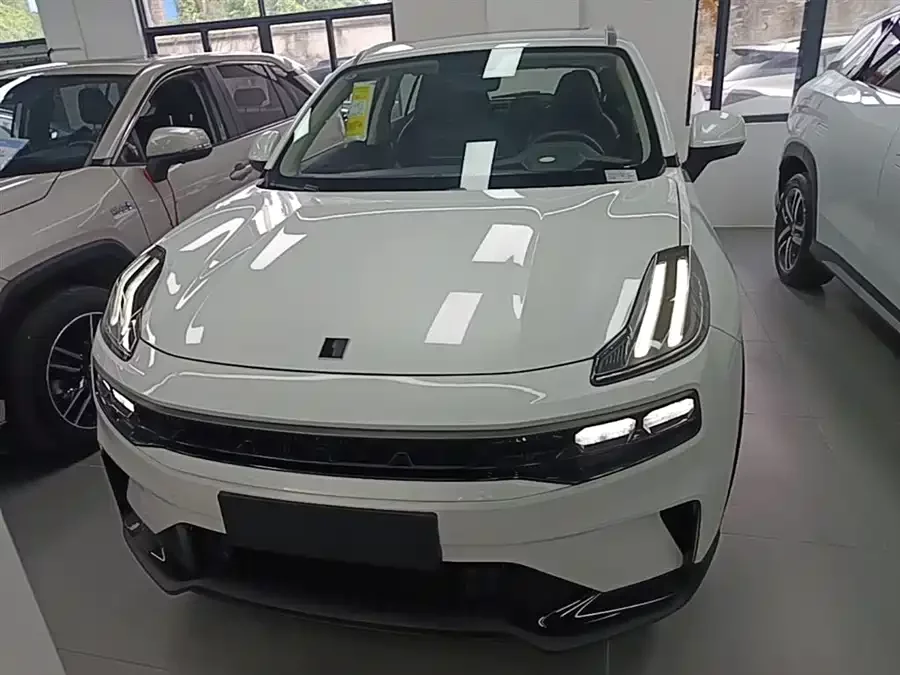 Lynk & Co 06 EM-P