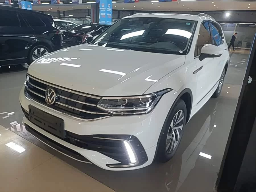 Volkswagen Tiguan L plug-in hybrid