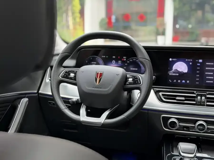 Hongqi HS5