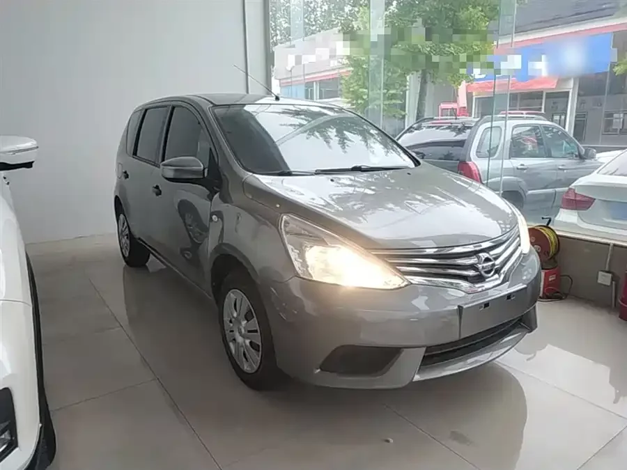 Nissan Livina