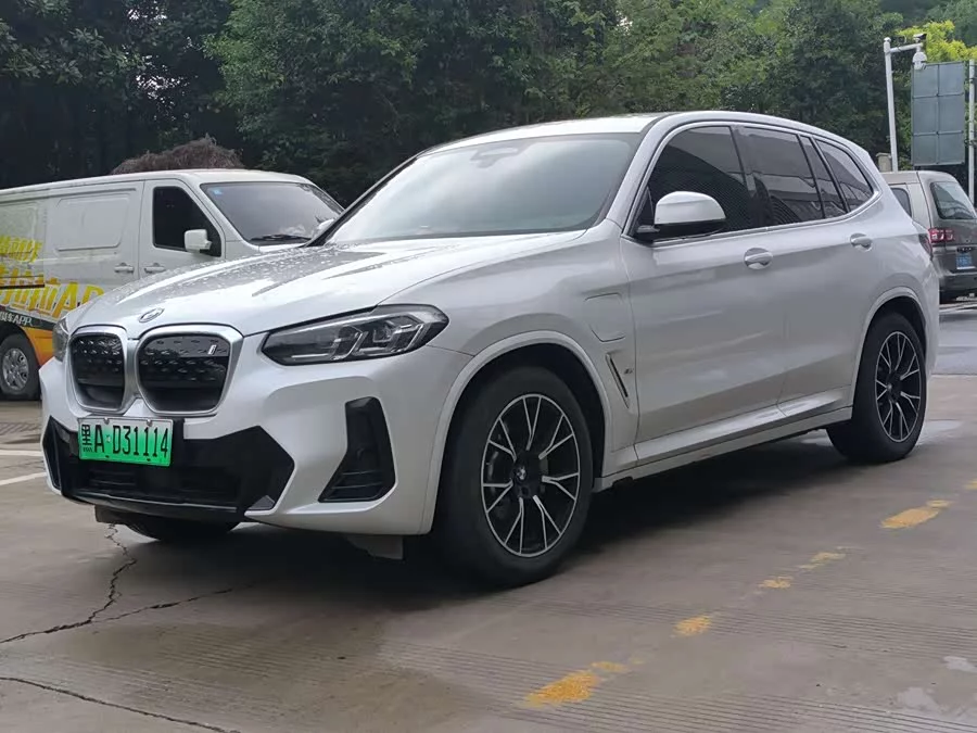 BMW iX3