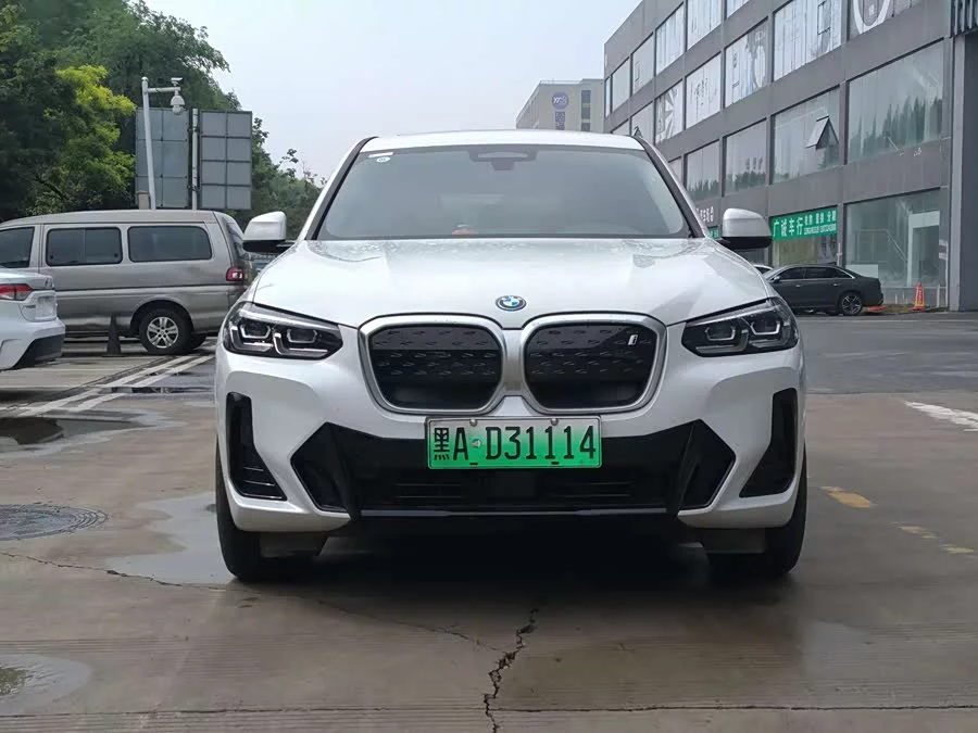 BMW iX3