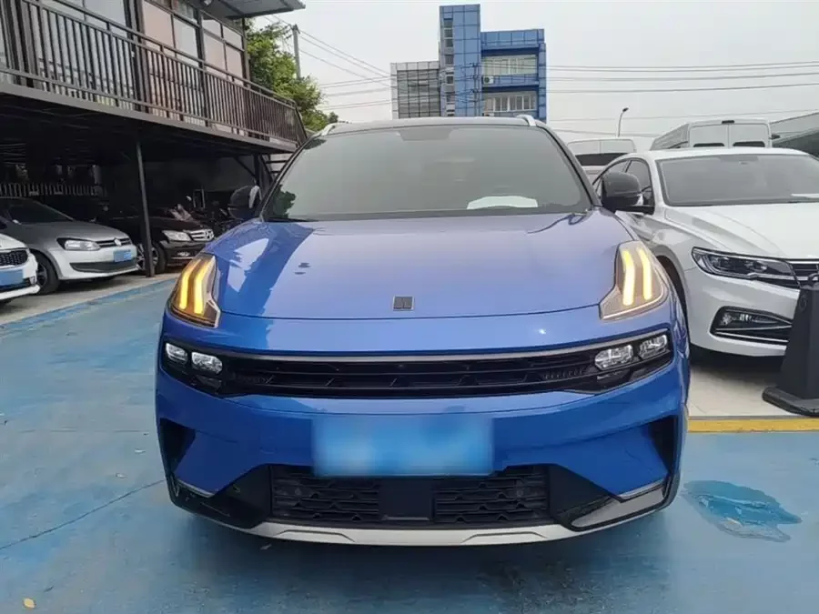 Lynk & Co 06