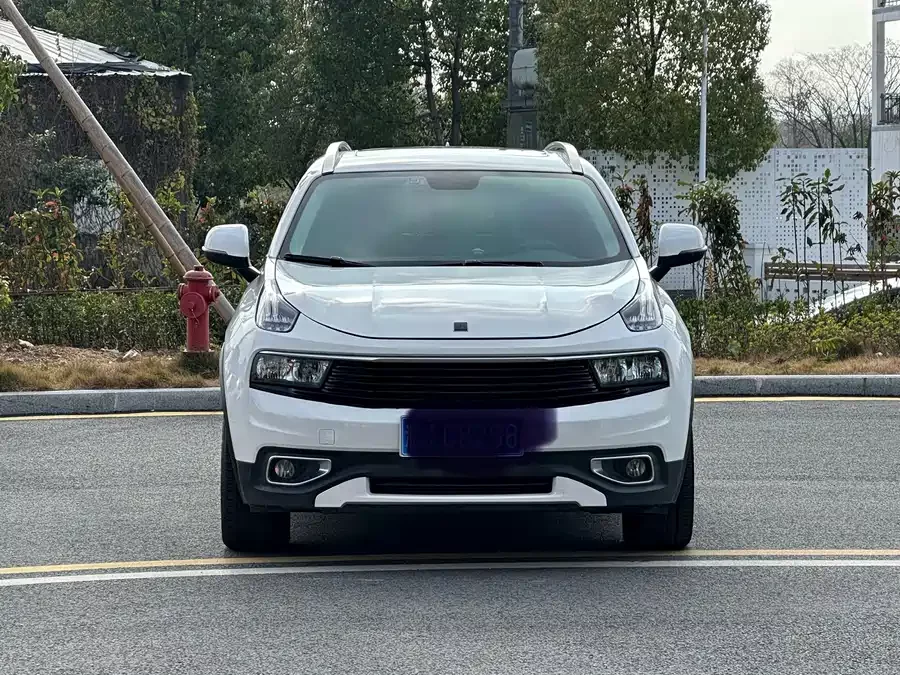 Lynk & Co 01