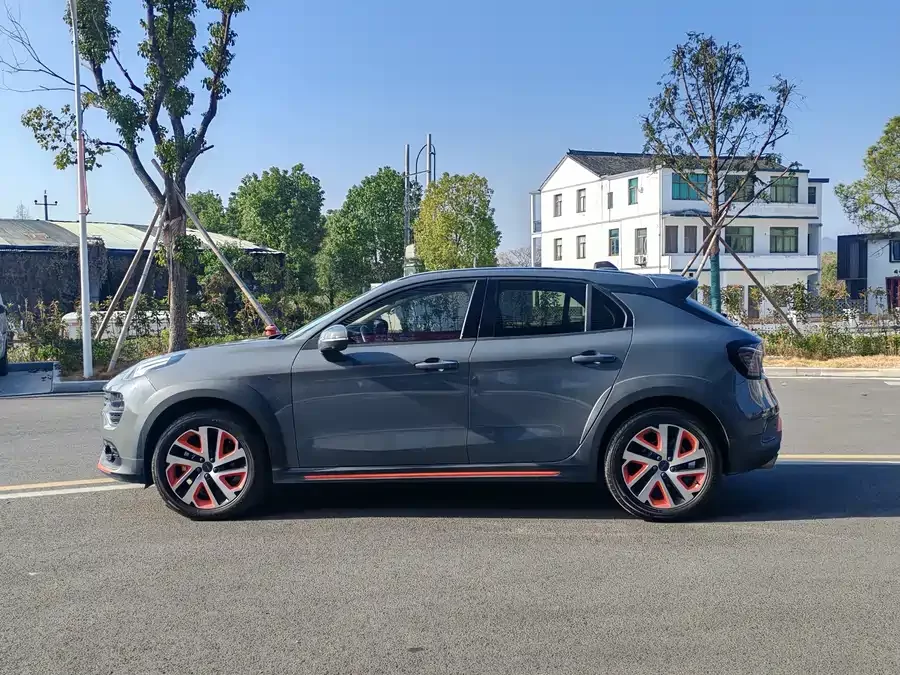 Lynk & Co 02