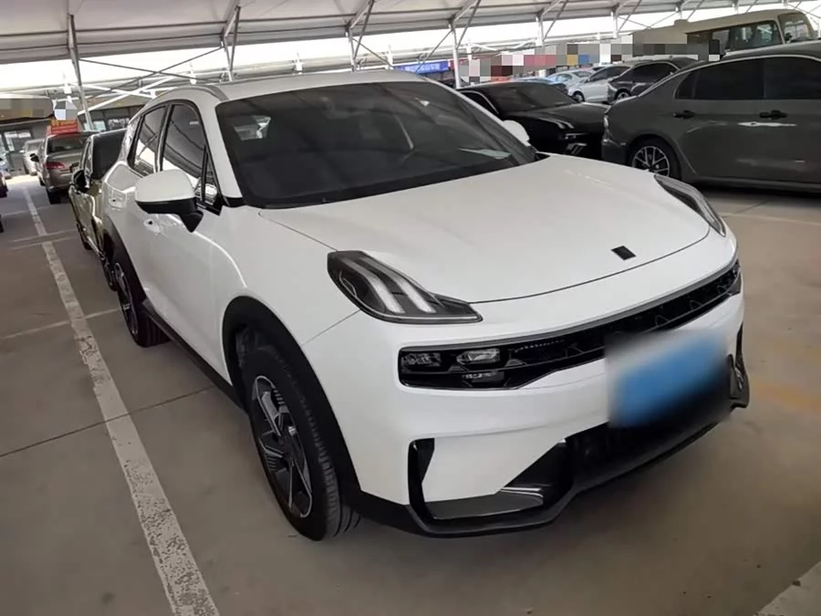 Lynk & Co 06