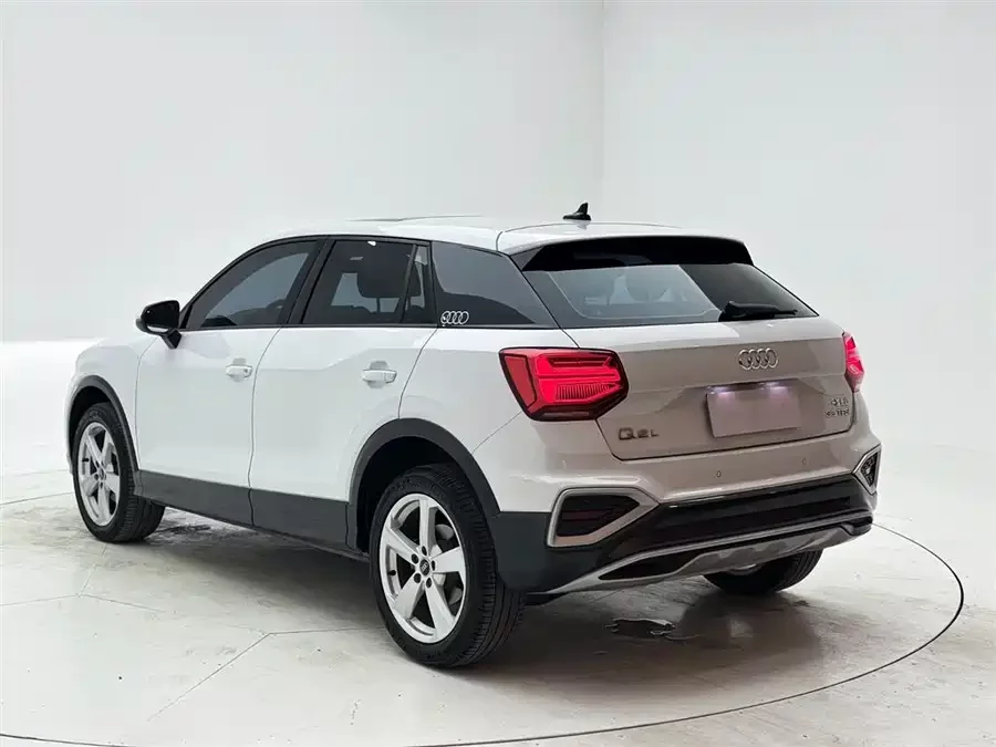 Audi Q2L