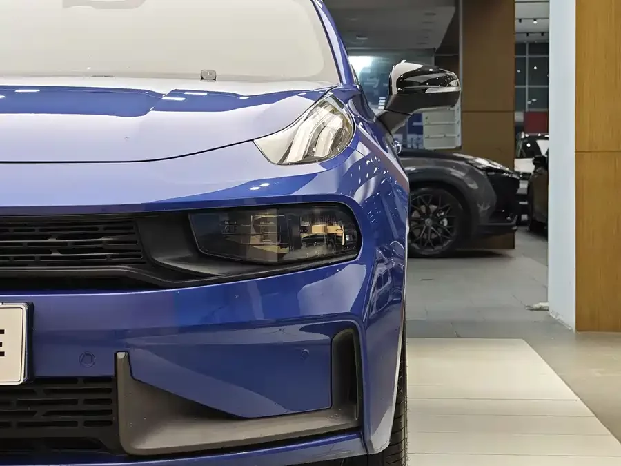 Lynk & Co 03