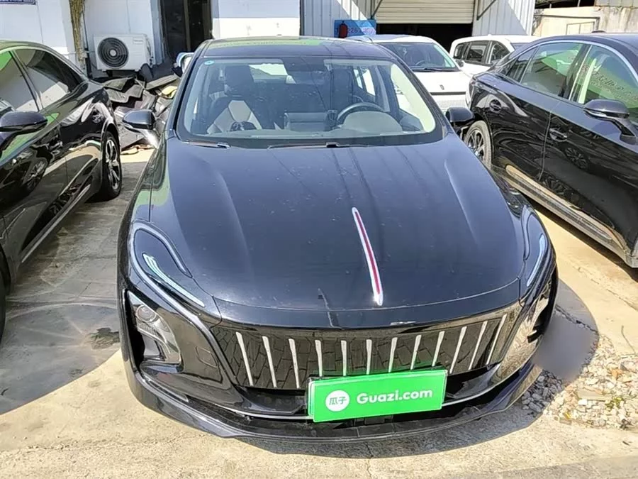 Hongqi E-QM5