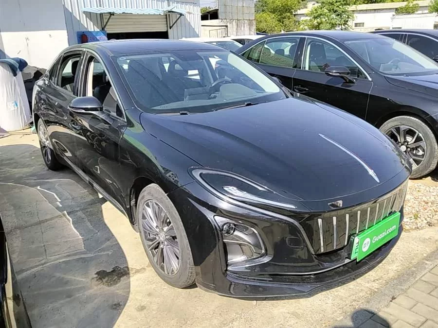 Hongqi E-QM5