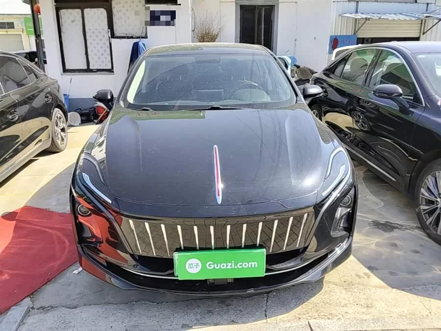 Hongqi E-QM5