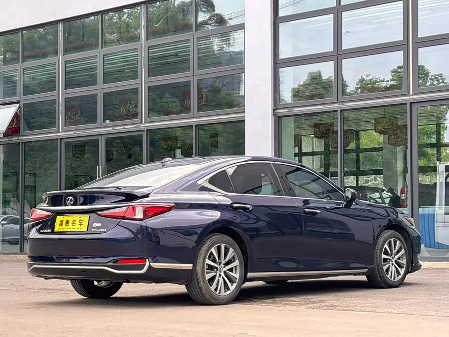 Lexus ES