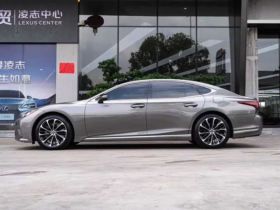 Lexus LS