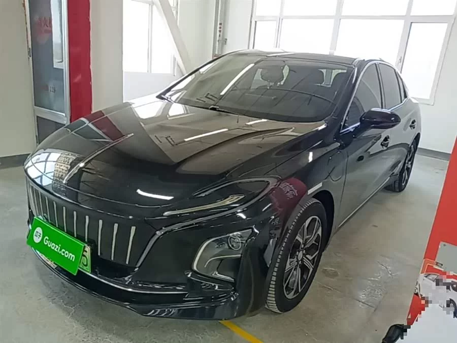 Hongqi E-QM5