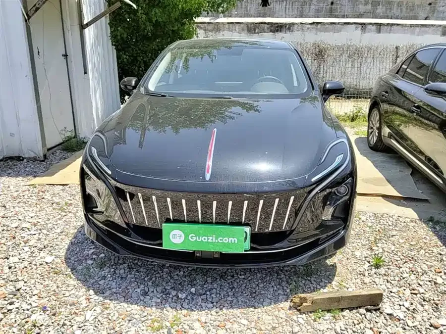 Hongqi E-QM5