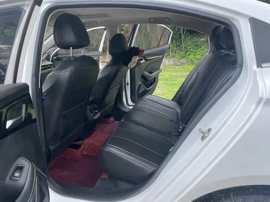 Roewe i5