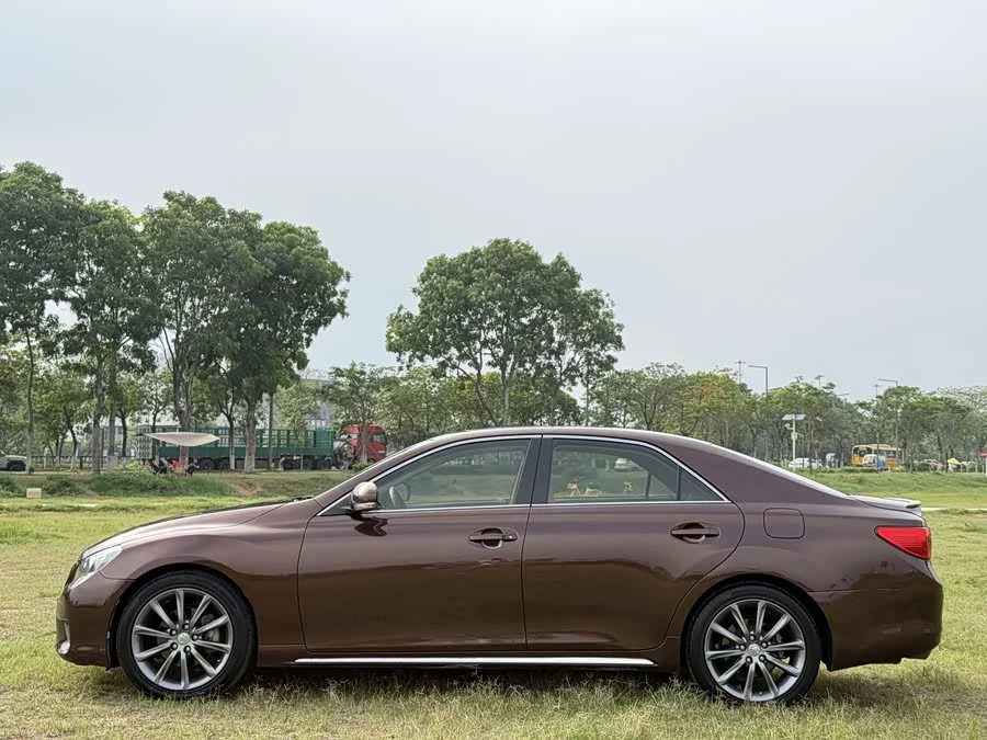 Toyota Reiz