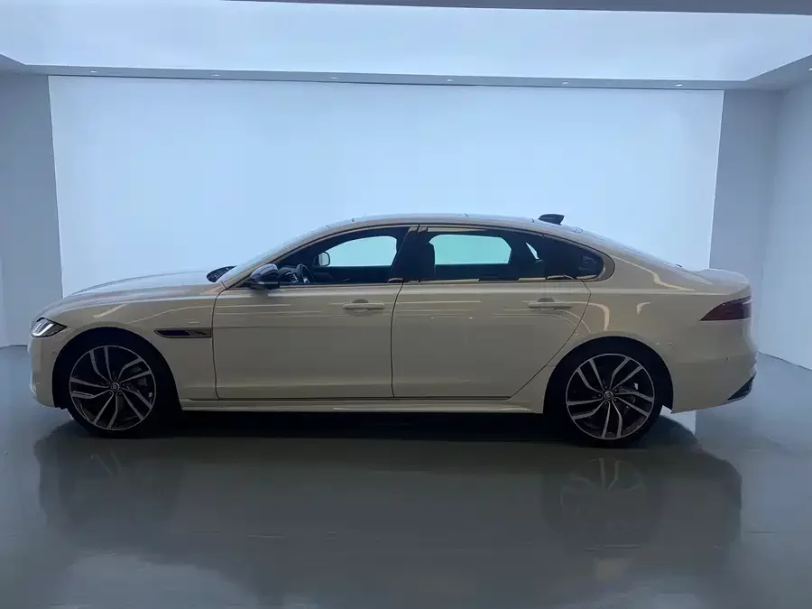 Jaguar XFL