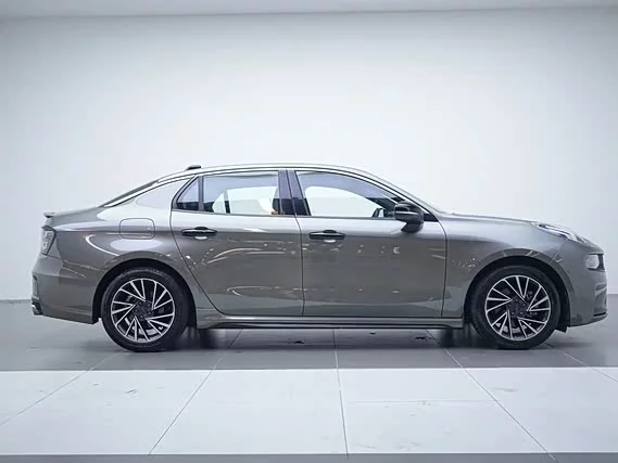 Lynk & Co 03