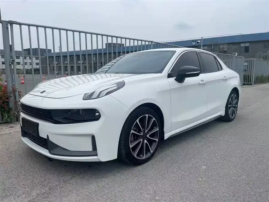 Lynk & Co 03