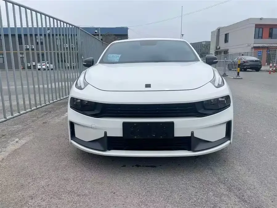 Lynk & Co 03