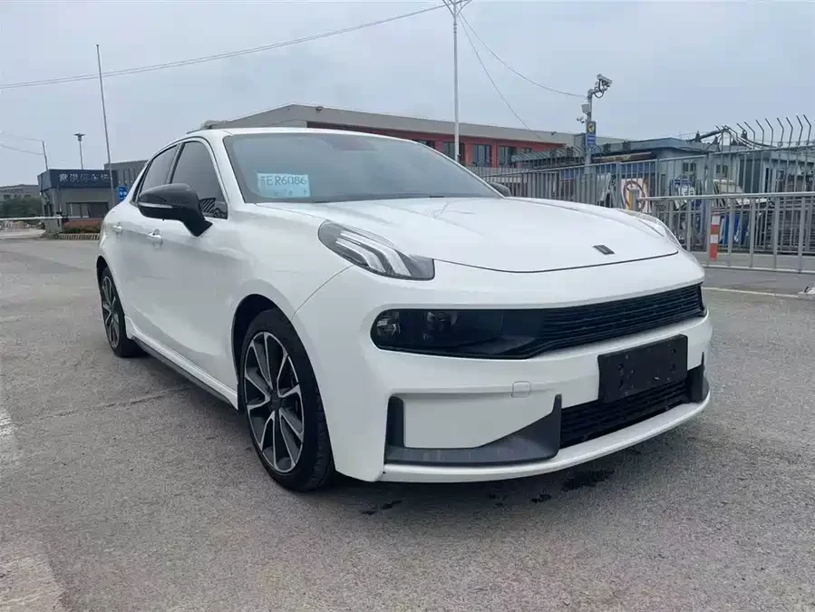 Lynk & Co 03