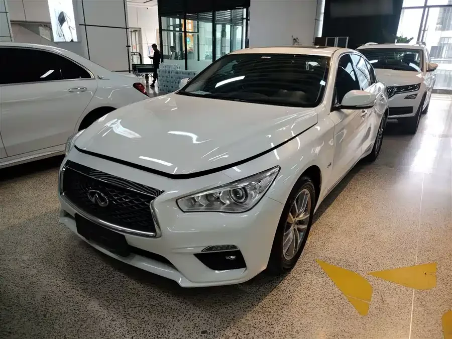 Infiniti Q50L