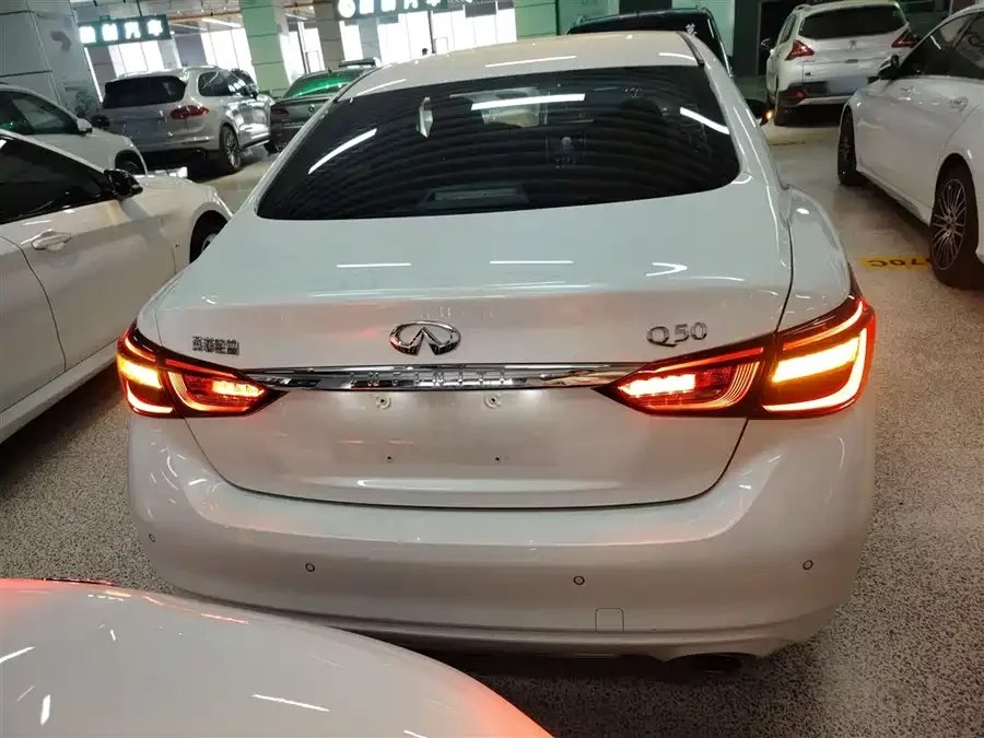 Infiniti Q50L