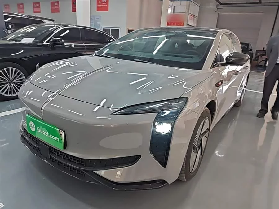 Hongqi EH7