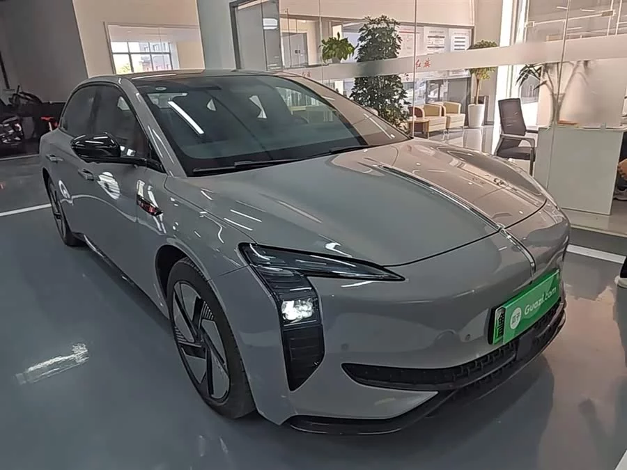 Hongqi EH7