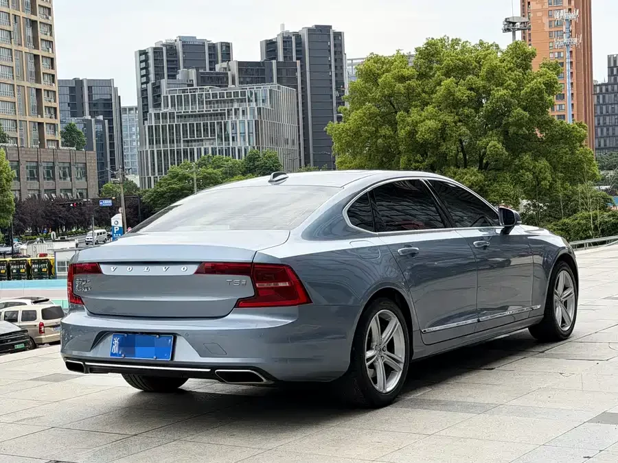 Volvo S90